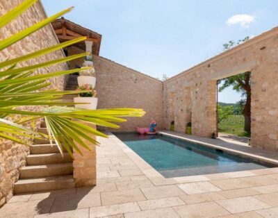 Private pool villa close to Aix en Provence