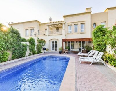 Modern 4 bedroms Villa Private Pool BBQ Lake View